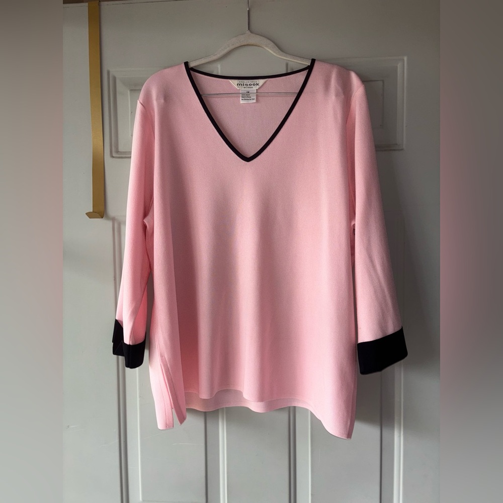 Misook pink/black v-neck knit top size 1X